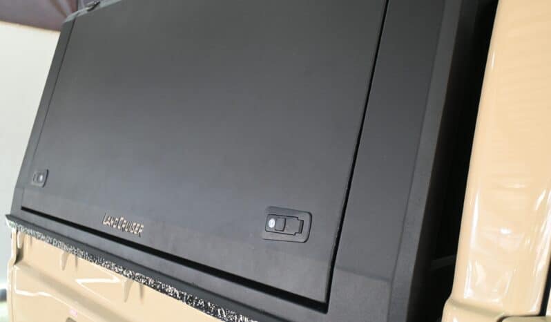 TOYOTA LAND CRUISER 79 2.8GD-6 A/T D/C full