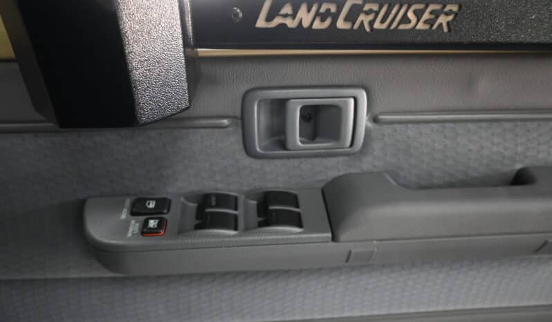 TOYOTA LAND CRUISER 79 2.8GD-6 A/T D/C full