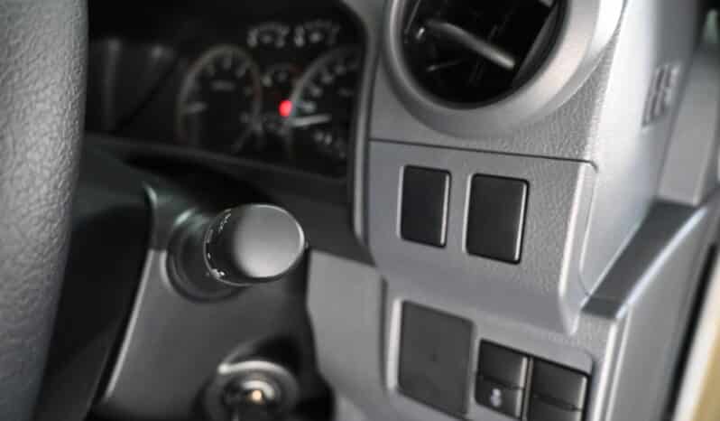 TOYOTA LAND CRUISER 79 2.8GD-6 A/T D/C full