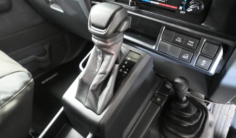 TOYOTA LAND CRUISER 79 2.8GD-6 A/T D/C full
