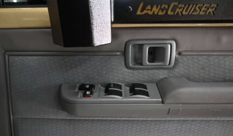 TOYOTA LAND CRUISER 79 2.8GD-6 A/T D/C full