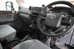 TOYOTA LAND CRUISER 79 4.5D P/U S/C V8 full
