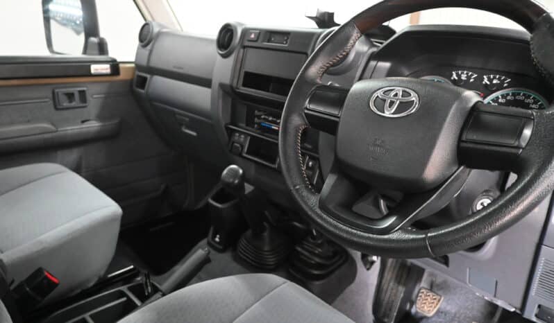 TOYOTA LAND CRUISER 79 4.5D P/U S/C V8 full