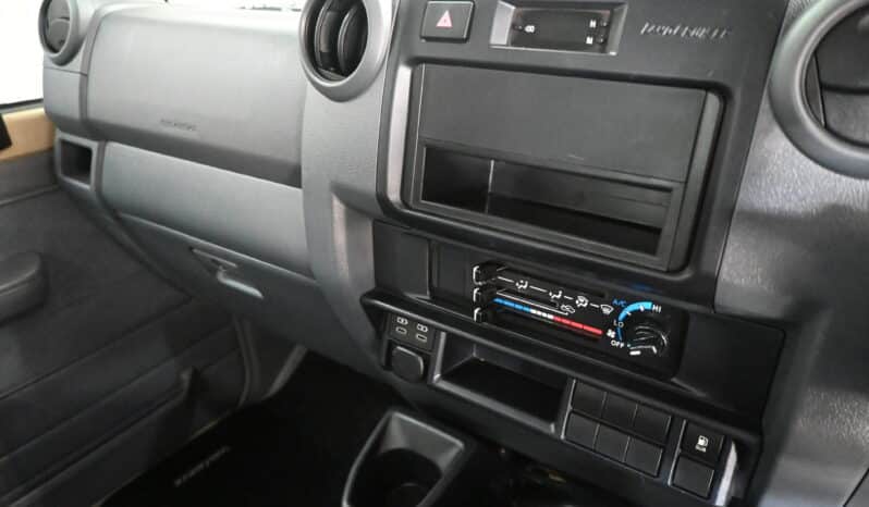 TOYOTA LAND CRUISER 79 4.5D P/U S/C V8 full