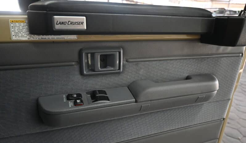 TOYOTA LAND CRUISER 79 4.5D P/U S/C V8 full