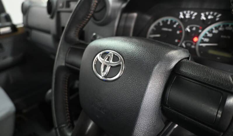 TOYOTA LAND CRUISER 79 4.5D P/U S/C V8 full