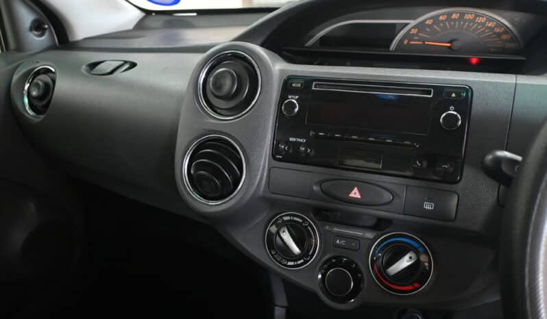 TOYOTA ETIOS 1.5 XS SPRINT full