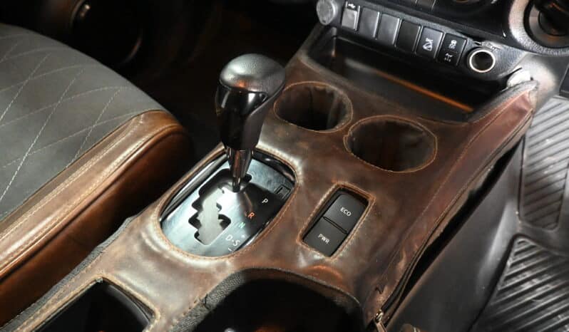 TOYOTA HILUX 2.8GD-6 D/C A/T LEGEND 4X4 full