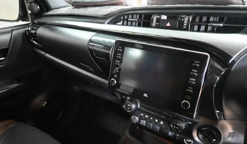 TOYOTA HILUX 2.8GD-6 D/C A/T LEGEND 4X4 full