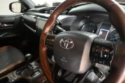 TOYOTA HILUX 2.8GD-6 D/C A/T LEGEND 4X4 full