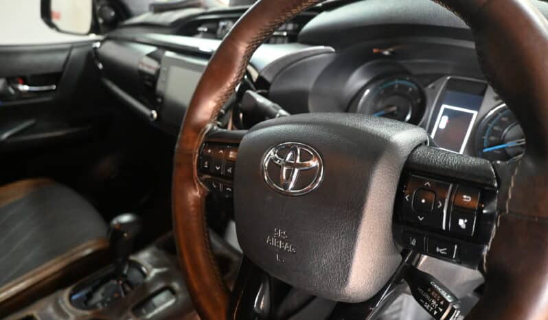 TOYOTA HILUX 2.8GD-6 D/C A/T LEGEND 4X4 full