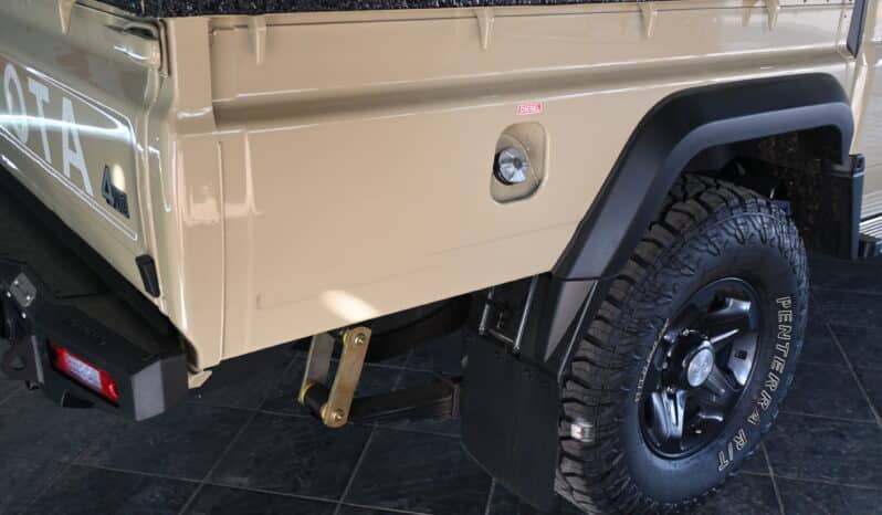 TOYOTA LAND CRUISER 79 2.8GD-6 P/U D/C A/T full