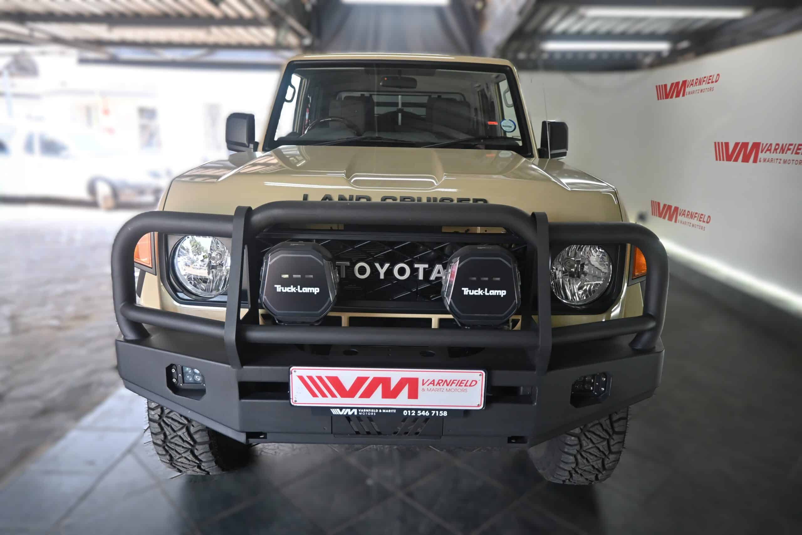 TOYOTA LAND CRUISER 79 2.8GD-6 A/T D/C