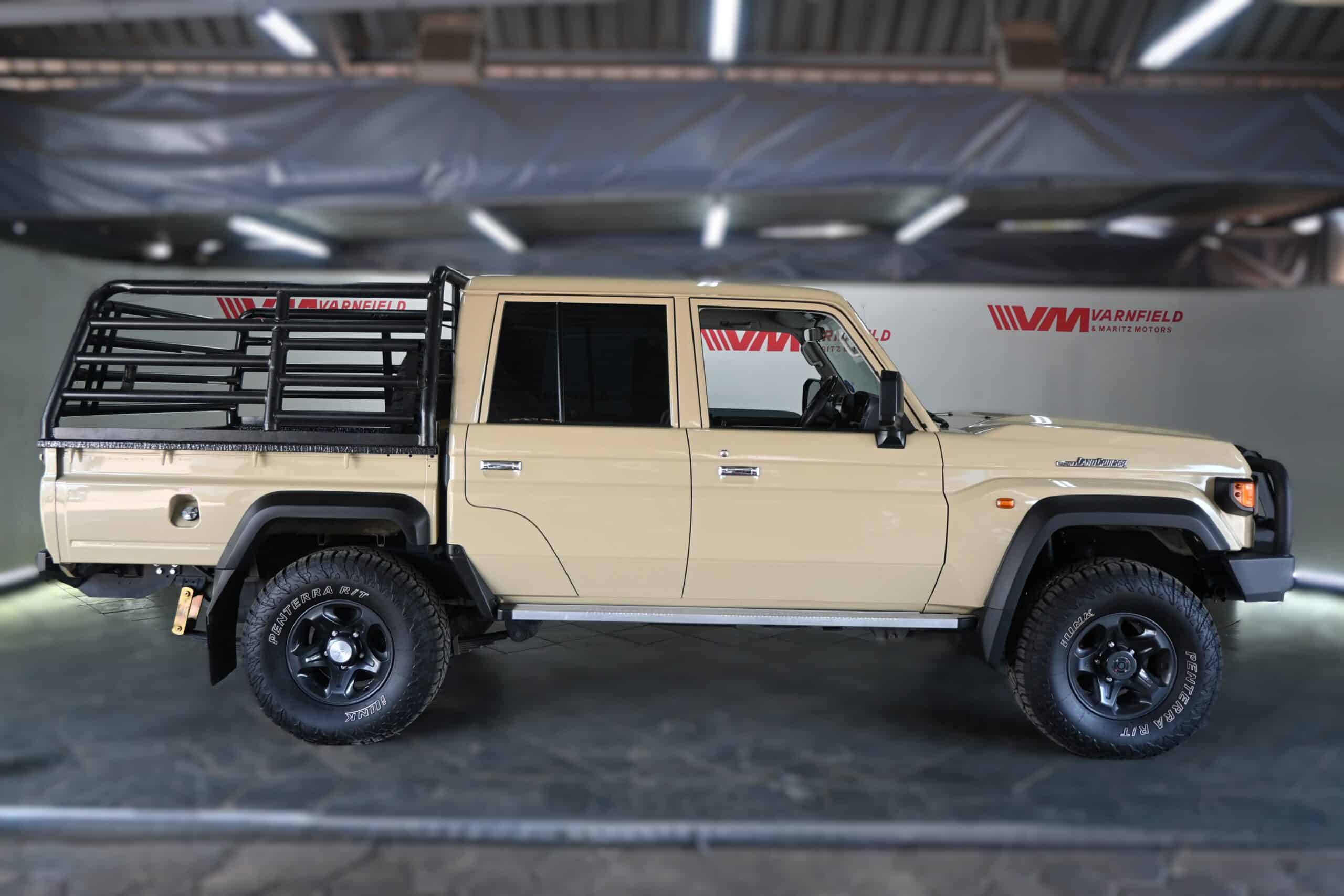 TOYOTA LAND CRUISER 79 2.8GD-6 A/T D/C