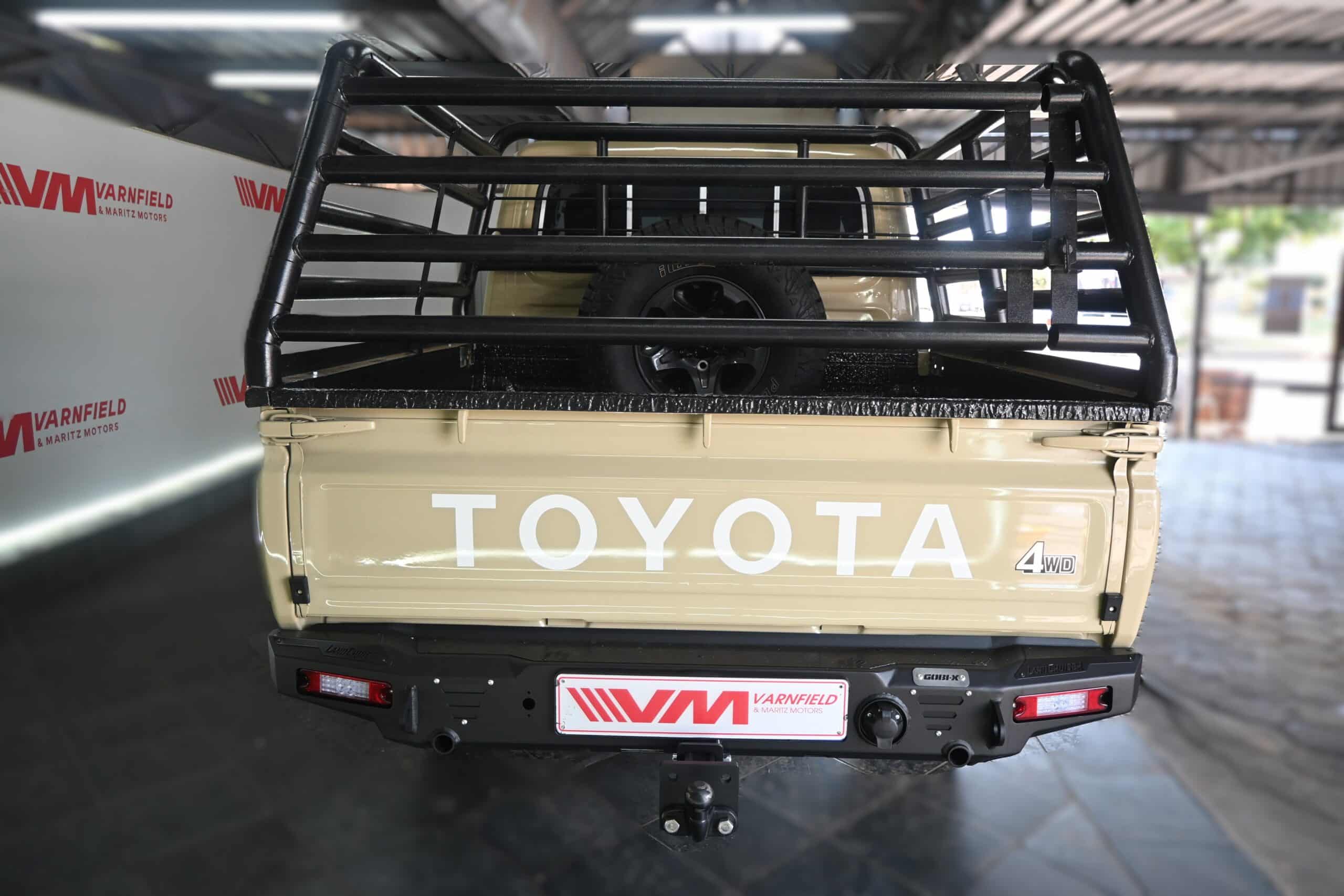 TOYOTA LAND CRUISER 79 2.8GD-6 A/T D/C