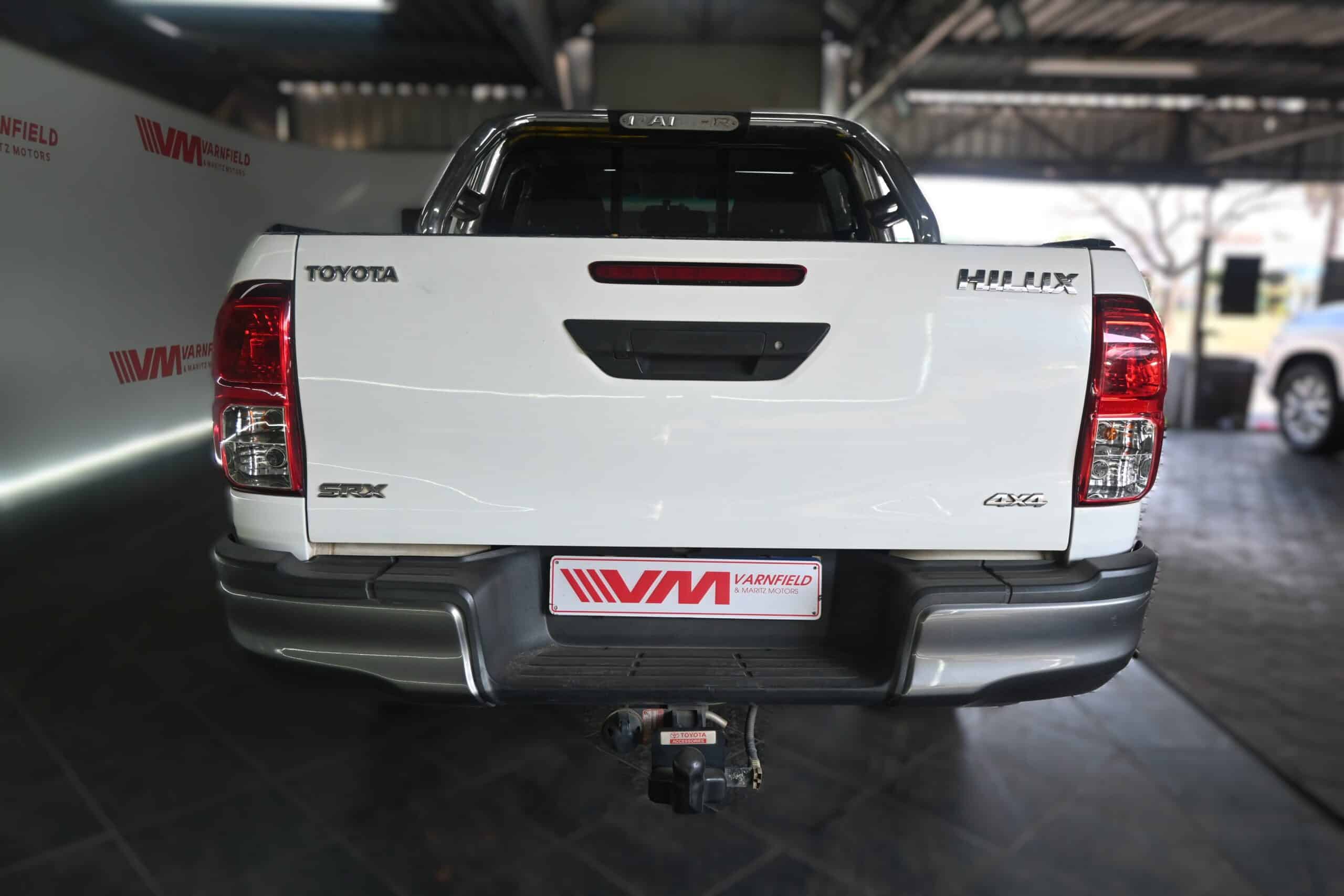 TOYOTA HILUX 2.4GD-6 4X4 SRX D/C