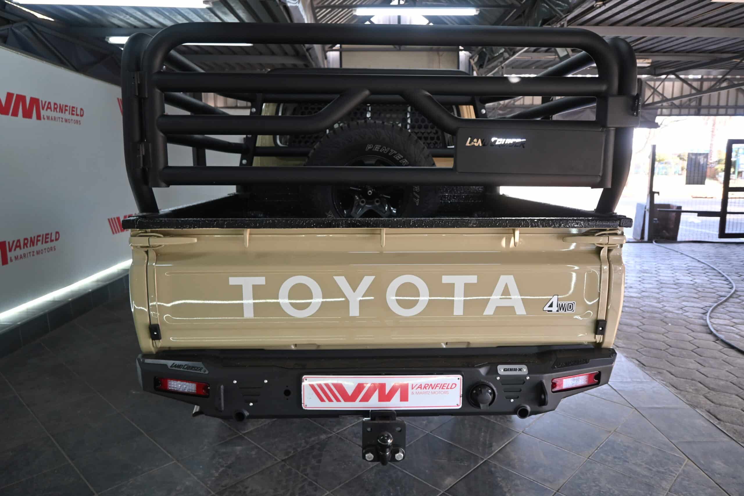 TOYOTA LAND CRUISER 79 2.8GD-6 P/U D/C A/T