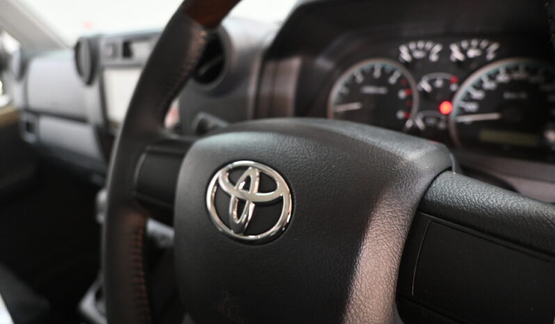 
								TOYOTA LAND CRUISER 79 2.8GD-6 P/U D/C A/T full									