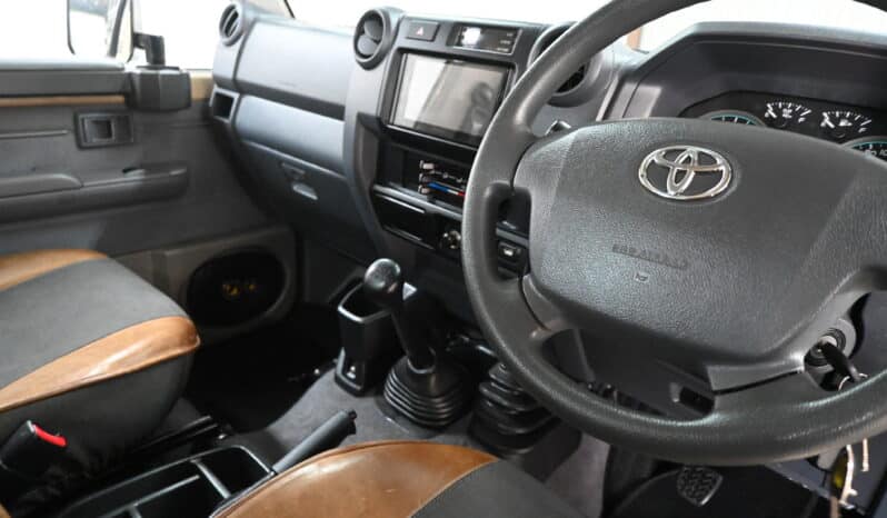 TOYOTA LAND CRUISER 79 4.5D V8 S/C full