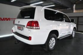 TOYOTA LAND CRUISER 200 VX 4.5 V8 A/T