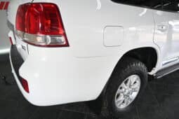 TOYOTA LAND CRUISER 200 VX 4.5 V8 A/T full