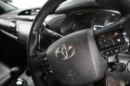 TOYOTA HILUX 2.8GD-6 D/C A/T 4X4 LEGEND full