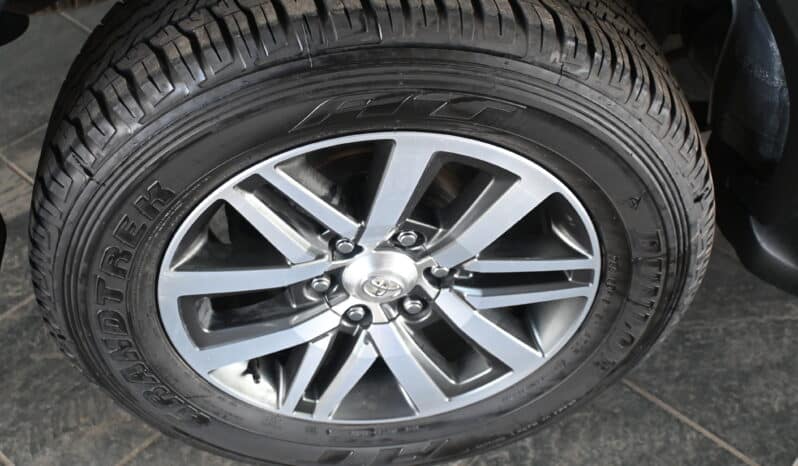 TOYOTA FORTUNER 2.8GD-6 4X4 A/T full