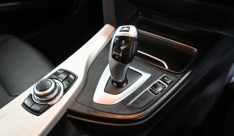 
								BMW 320D A/T full									