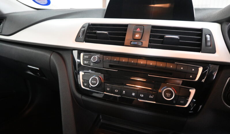 
								BMW 320D A/T full									