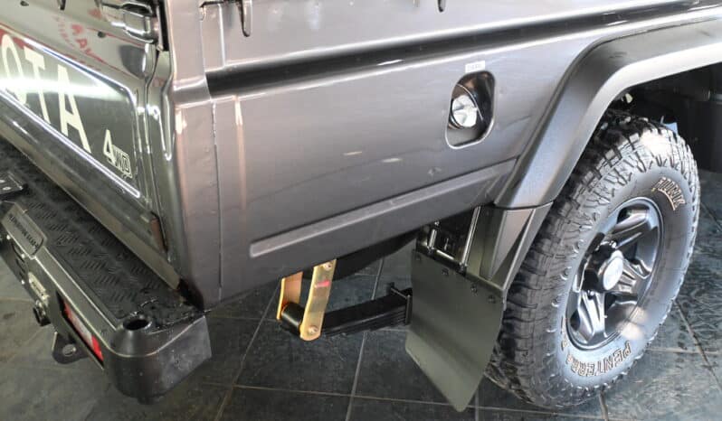 TOYOTA LAND CRUISER 79 2.8GD-6 D/C A/T full