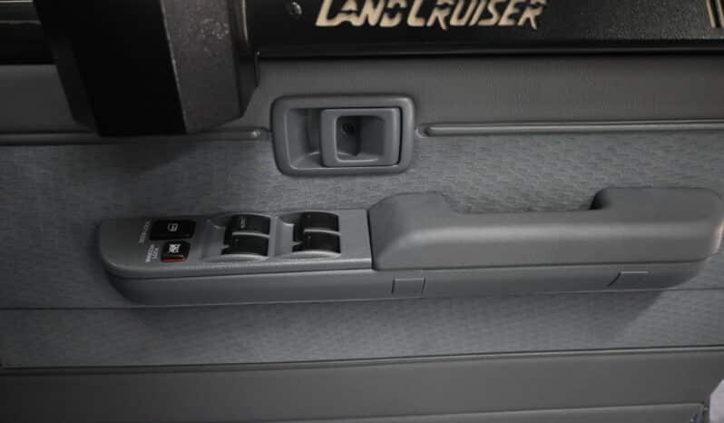 TOYOTA LAND CRUISER 79 2.8GD-6 D/C A/T full
