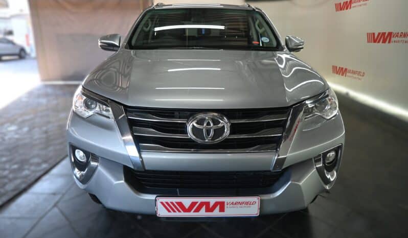 TOYOTA FORTUNER 2.4GD-6 RB A/T full