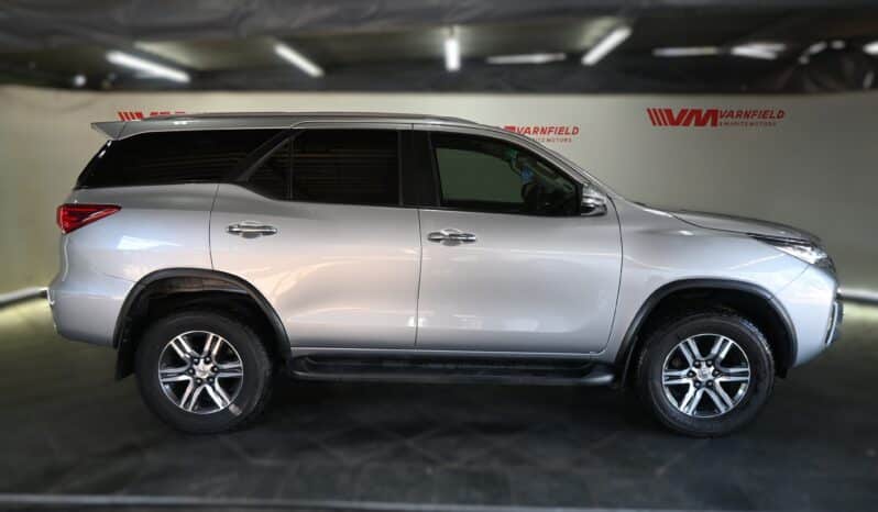 TOYOTA FORTUNER 2.4GD-6 RB A/T full