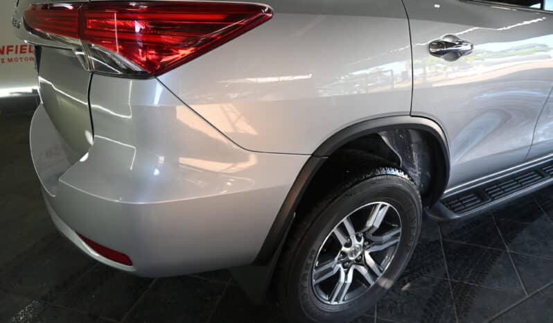 TOYOTA FORTUNER 2.4GD-6 RB A/T full