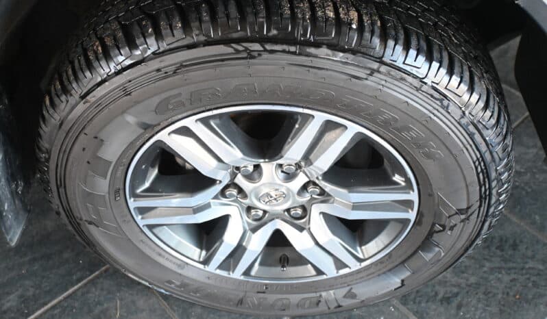 TOYOTA FORTUNER 2.4GD-6 RB A/T full
