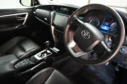 TOYOTA FORTUNER 2.4GD-6 RB A/T full