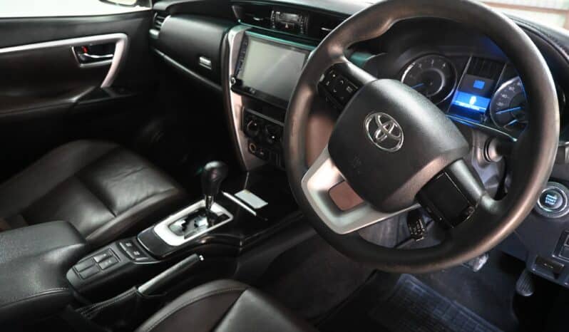 TOYOTA FORTUNER 2.4GD-6 RB A/T full