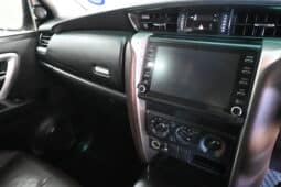 TOYOTA FORTUNER 2.4GD-6 RB A/T full