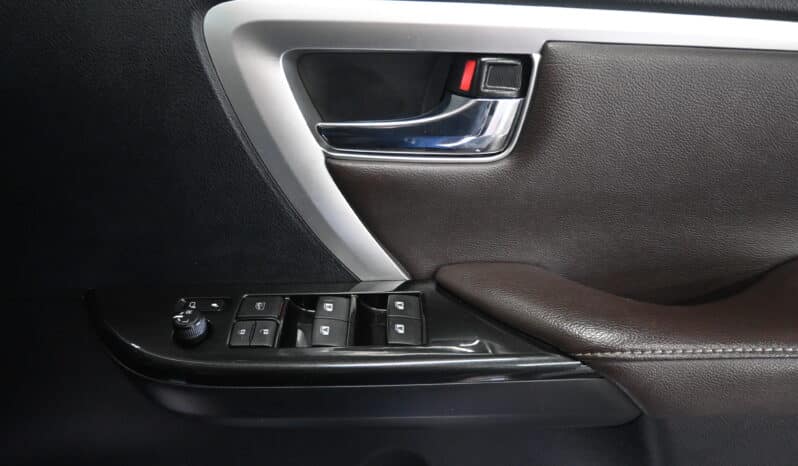 TOYOTA FORTUNER 2.4GD-6 RB A/T full