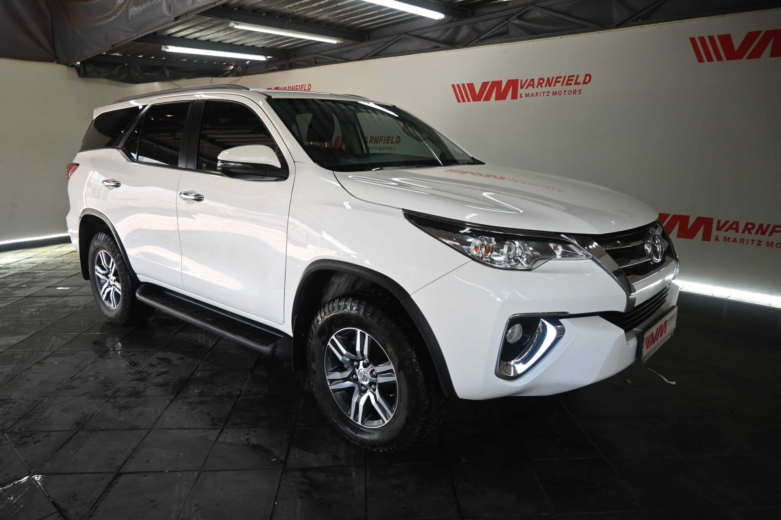 TOYOTA FORTUNER 2.4GD-6 RB A/T 4X4