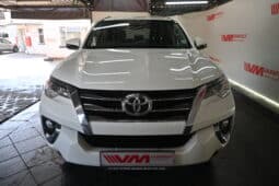 TOYOTA FORTUNER 2.4GD-6 RB A/T 4X4 full