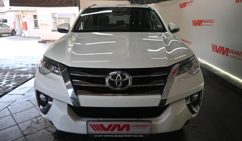 TOYOTA FORTUNER 2.4GD-6 RB A/T 4X4 full