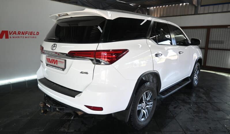 TOYOTA FORTUNER 2.4GD-6 RB A/T 4X4 full