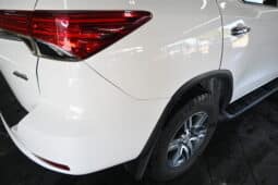 TOYOTA FORTUNER 2.4GD-6 RB A/T 4X4 full
