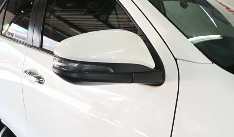 TOYOTA FORTUNER 2.4GD-6 RB A/T 4X4 full