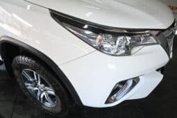 TOYOTA FORTUNER 2.4GD-6 RB A/T 4X4 full