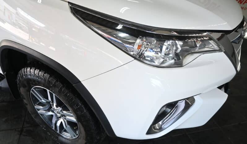 TOYOTA FORTUNER 2.4GD-6 RB A/T 4X4 full