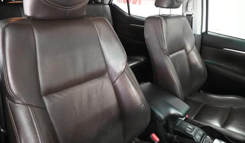 TOYOTA FORTUNER 2.4GD-6 RB A/T 4X4 full