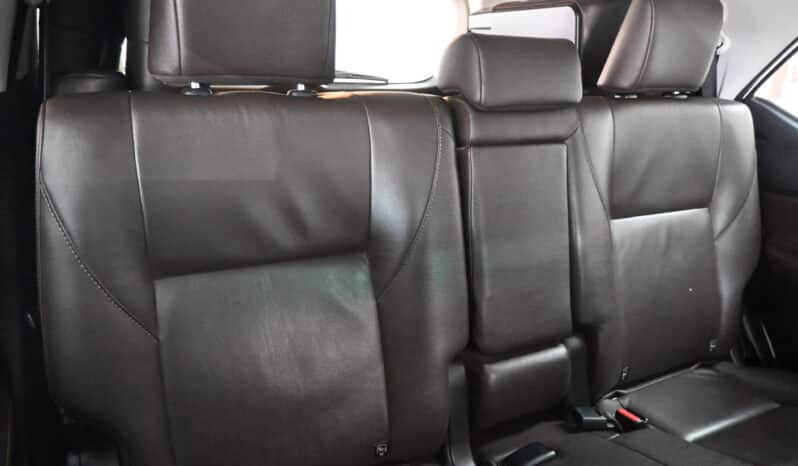 TOYOTA FORTUNER 2.4GD-6 RB A/T 4X4 full