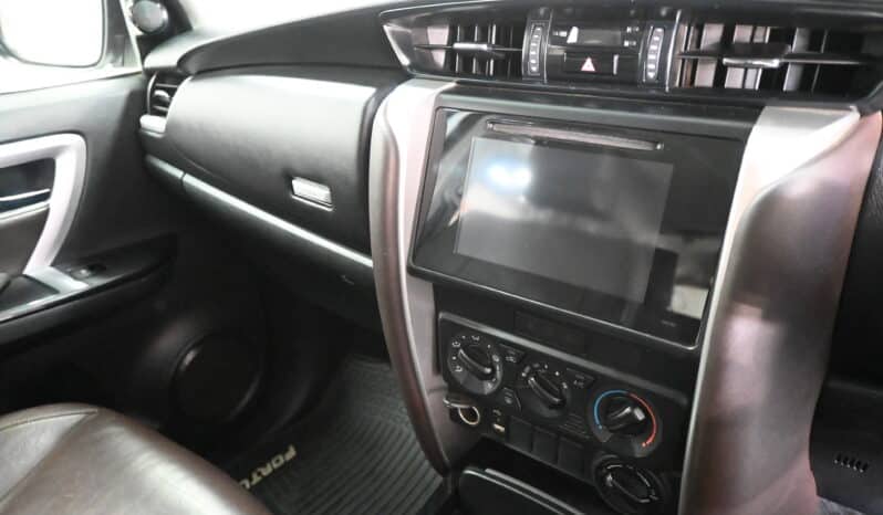 TOYOTA FORTUNER 2.4GD-6 RB A/T 4X4 full